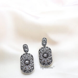 Q.Noor-vintage antique gold dangle drop bridal earring - My Roial Ears LTD