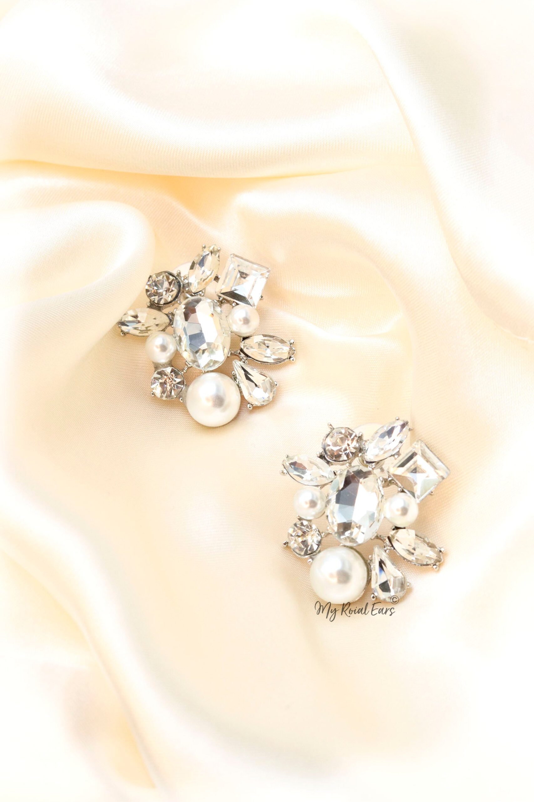 Q.Anna- diamonds pearl stud earrings