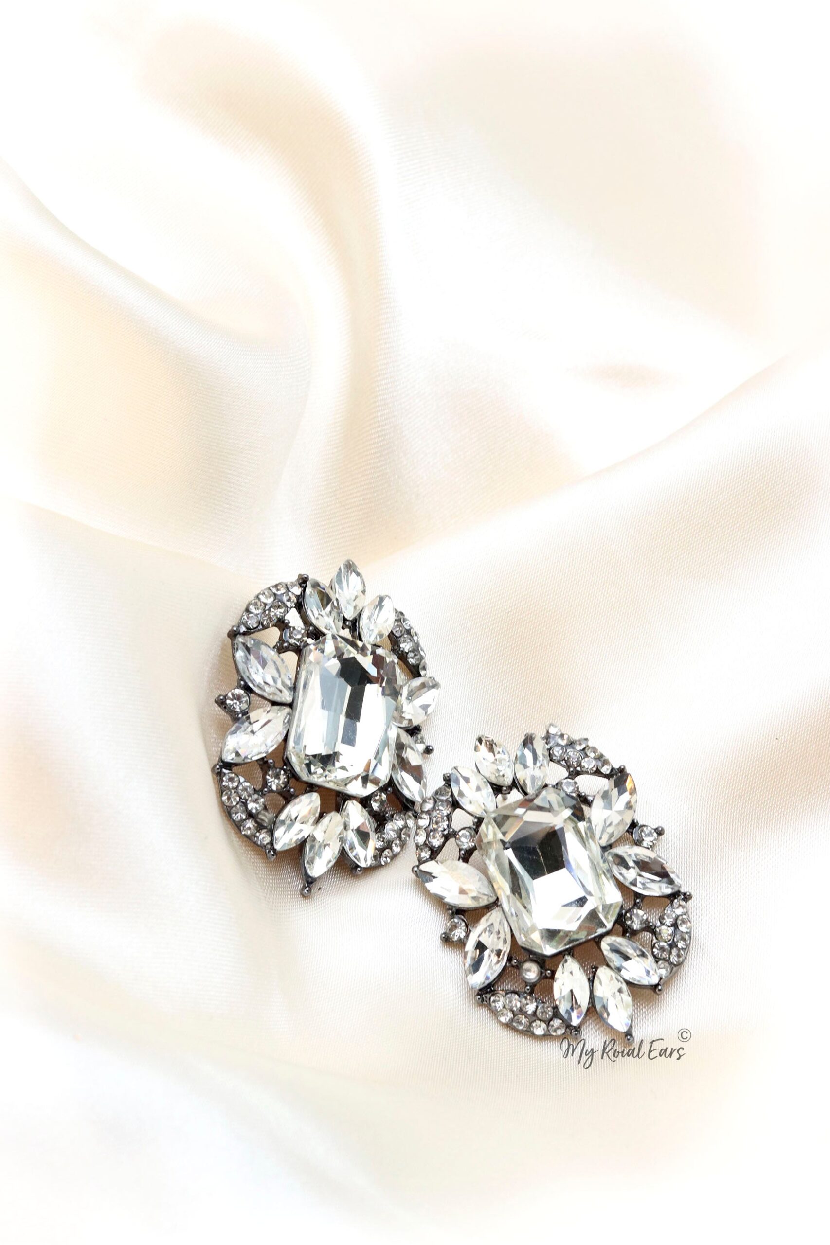 Q.Lovie-graceful and modest statement bridal stud earrings - Image 3